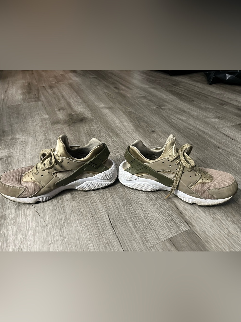 Nike Air Huarache Women’s sz 8